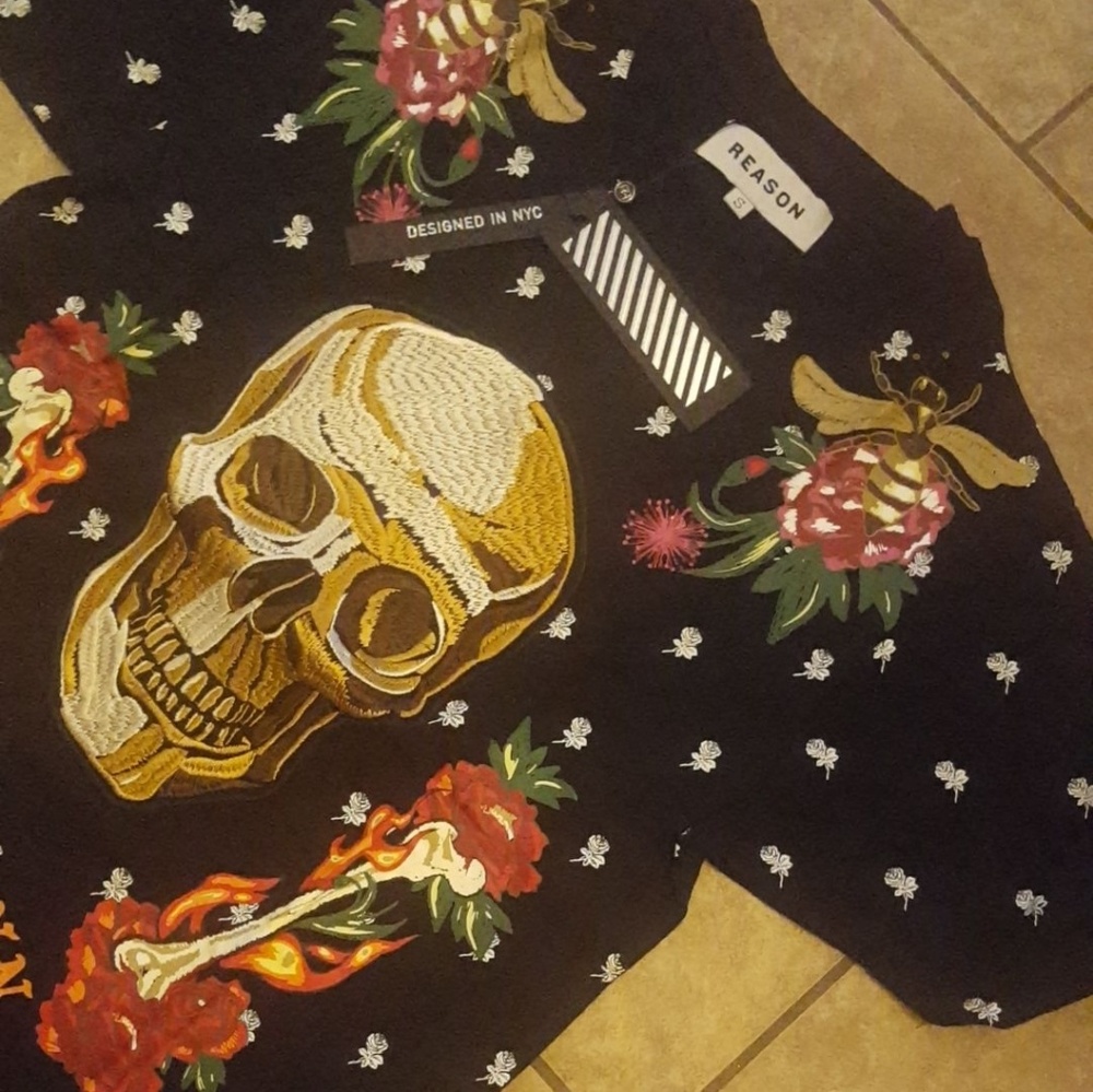 🆕️FIRE SKULL & ROSES TEE S,M - Picture 5 of 8